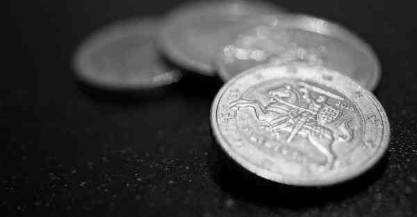 意间AI绘画家庭照（一键AI绘画网站）