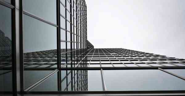 人工智能光头机器人走秀