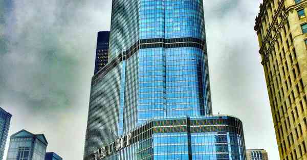 人工智能机器人和人谈恋爱