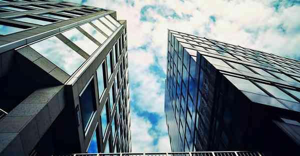 人工智能机器人和人谈恋爱