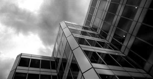 人工智能机器人和人谈恋爱