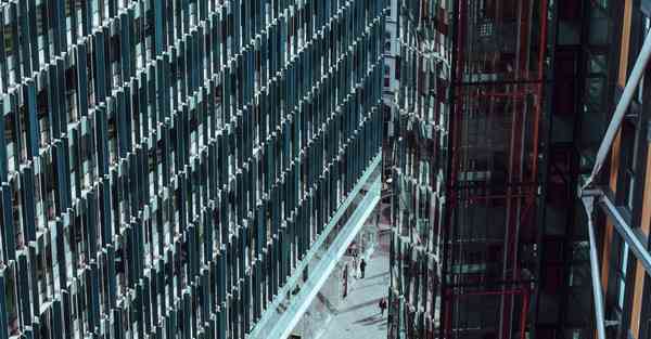 人工智能机器人和人谈恋爱