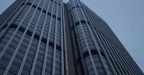 人工智能机器人和人谈恋爱