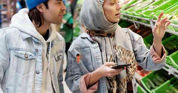 人工智能机器人和人谈恋爱