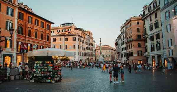 人工智能机器人和人谈恋爱