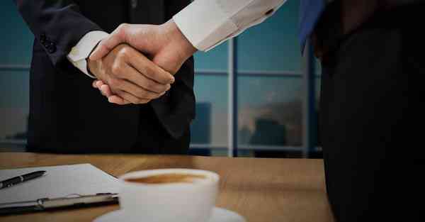 人工智能机器人和人谈恋爱