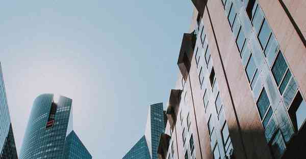 人工智能机器人和人谈恋爱