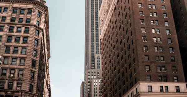 人工智能机器人和人谈恋爱