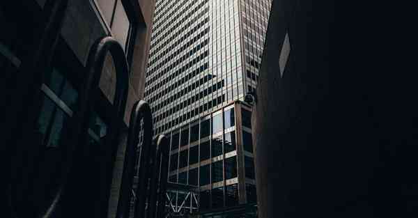 人工智能机器人和人谈恋爱