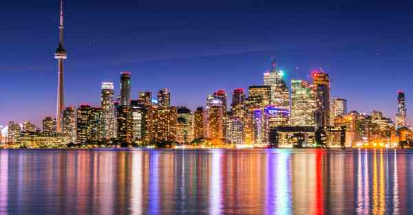 人工智能机器人和人谈恋爱