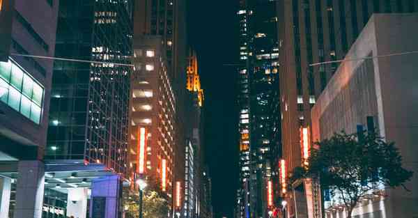 人工智能机器人和人谈恋爱