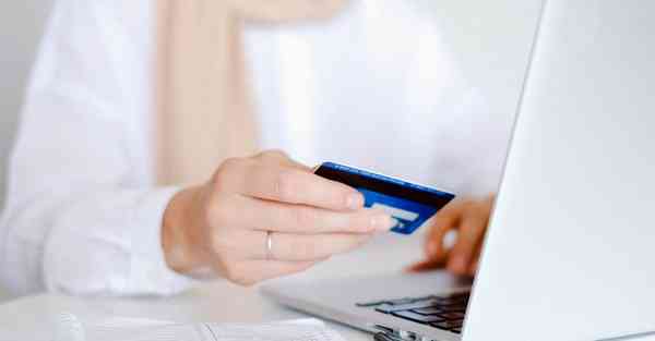 AI人工智能机器人大学生