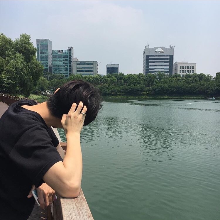 樊逸坚宇