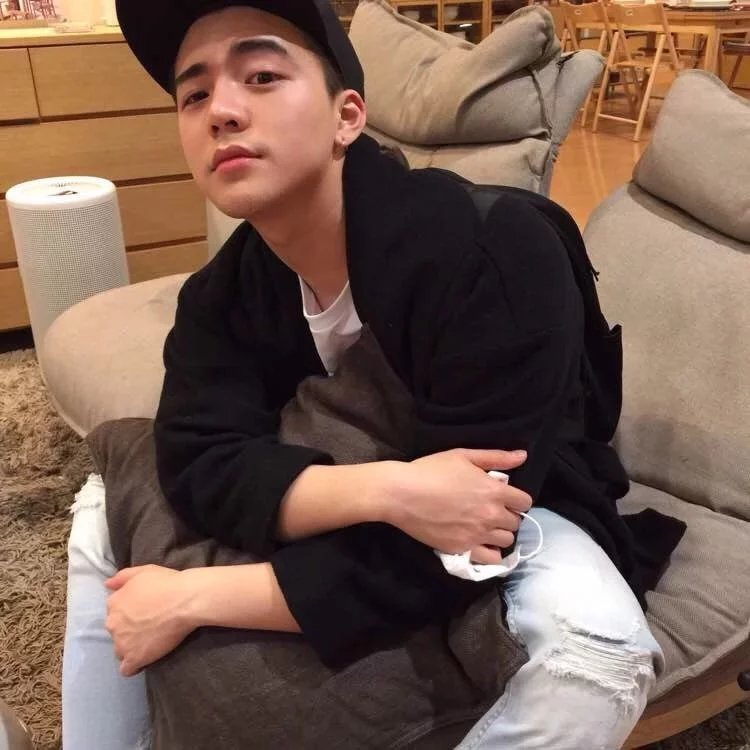 阎飘彩瑶
