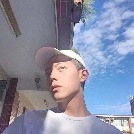 韦珊荷毓