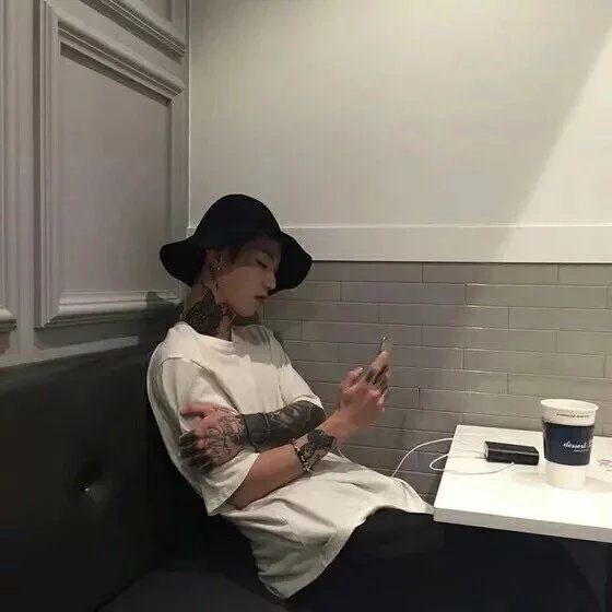房成月梁